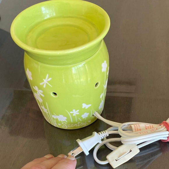 Scentsy Lime Green Firefly Electric Wax Burner Cheesecake Bar - Picture 6 of 9